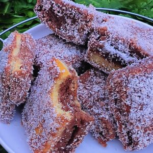 Petits carrés enrobés de noix de coco